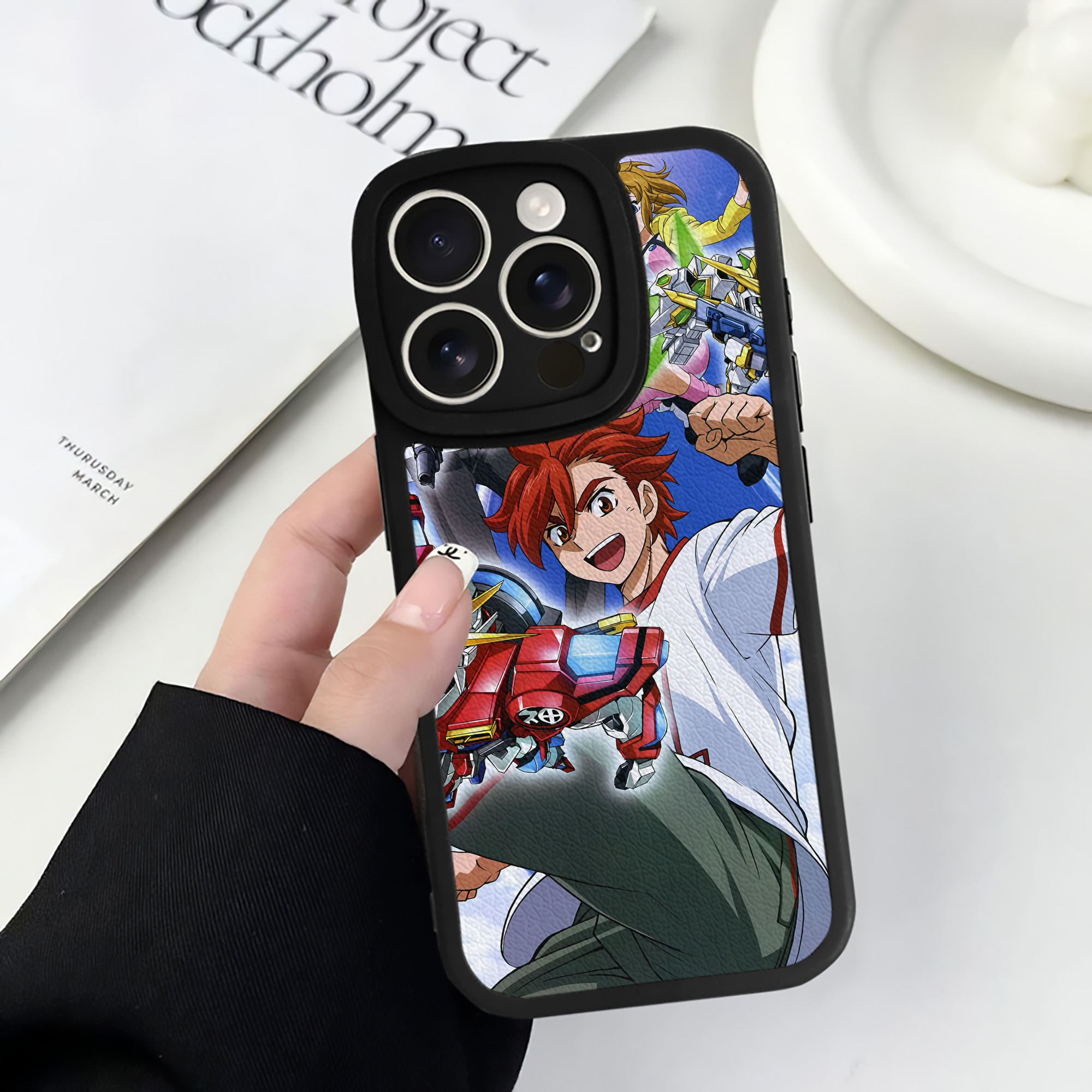 （画像用） 機動戦士ガンダム Mobile Suit Gundam 【iPhone 16シリーズ対応】シリコンスマホケース（レザー調） 材質：シリコン